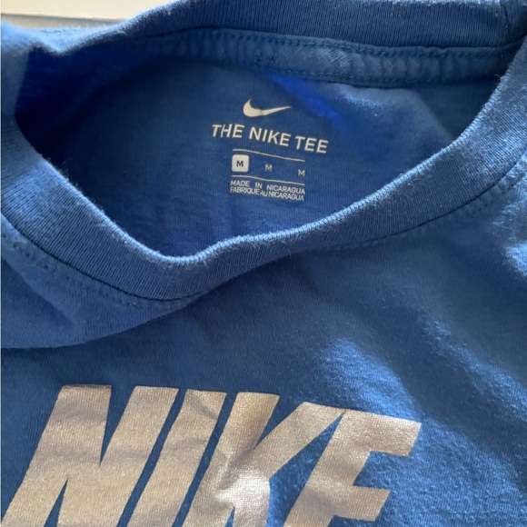 Nike T Shirt Boys Size Medium Blue With Silver Center Check Short Sleeve - Picture 2 of 3